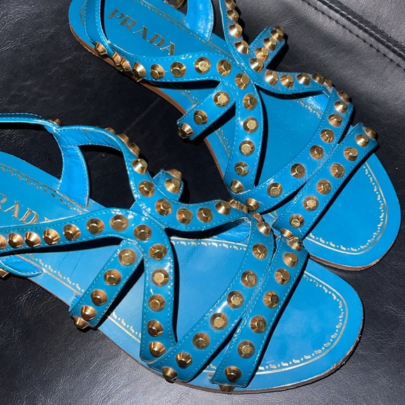 PRADA Leather sandal
36 1/2
Slightly worn 
Turquoise, Leather - Picture 1 of 6